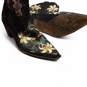Sam Edelman Lily Embroidered Black Western Boots